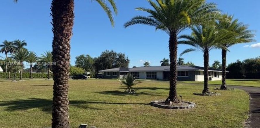 Дом в Хомстед, Флорида 5 спален, 459.03м2 № 1974472