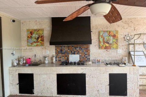 Снять в аренду виллу или дом в Хомстед, Флорида 5 спален, 459.03м2, № 1974472 - фото 3