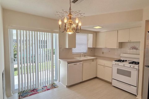 Villa ou maison à vendre à Saint Petersburg, Floride: 2 chambres, 66.89 m2 № 2209348 - photo 6