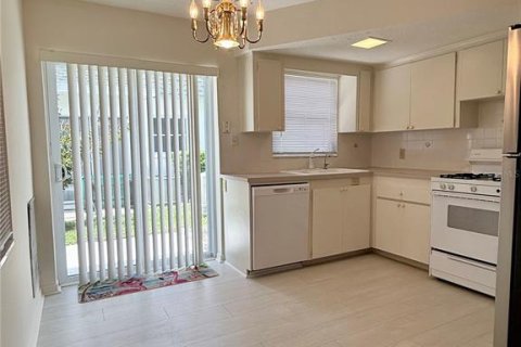 Villa ou maison à vendre à Saint Petersburg, Floride: 2 chambres, 66.89 m2 № 2209348 - photo 5