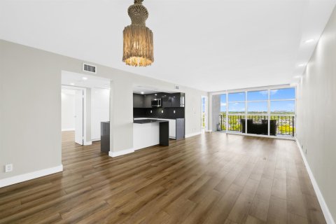 Condo in Hallandale Beach, Florida, 2 bedrooms  № 2077631 - photo 11