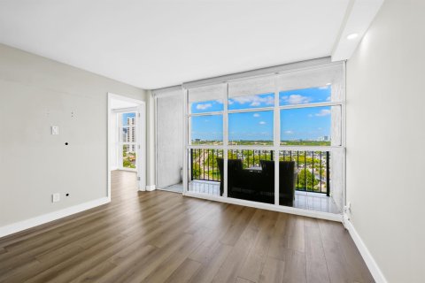 Condo in Hallandale Beach, Florida, 2 bedrooms  № 2077631 - photo 13