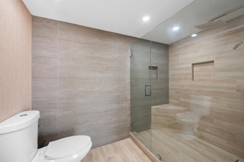 Condo in Hallandale Beach, Florida, 2 bedrooms  № 2077631 - photo 7