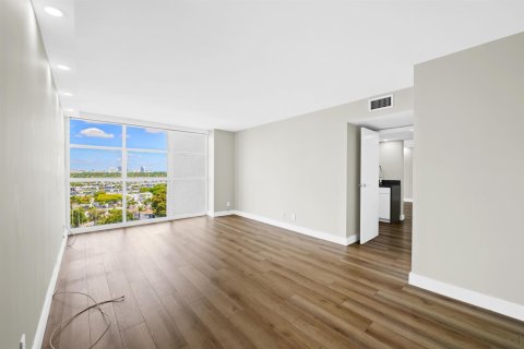 Condo in Hallandale Beach, Florida, 2 bedrooms  № 2077631 - photo 14