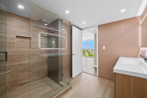 Condo in Hallandale Beach, Florida, 2 bedrooms  № 2077631 - photo 5