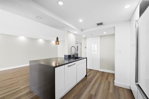 Condo in Hallandale Beach, Florida, 2 bedrooms  № 2077631 - photo 4