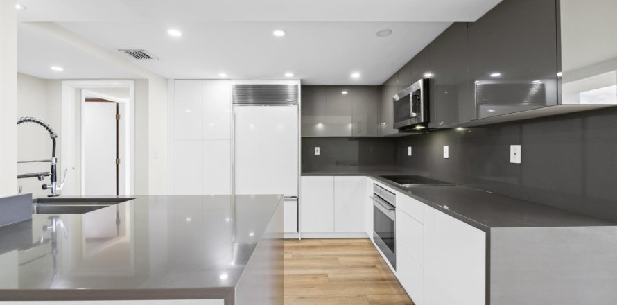 Condo in Hallandale Beach, Florida, 2 bedrooms  № 2077631