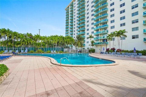 Condo in Sunny Isles Beach, Florida, 1 bedroom  № 1787255 - photo 30