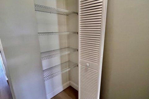 Снять в аренду кондоминиум в Делрей-Бич, Флорида 4 комнаты, 101.26м2, № 2085225 - фото 24
