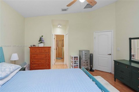 Villa ou maison à vendre à Miami, Floride: 4 chambres, 138.05 m2 № 2011013 - photo 16