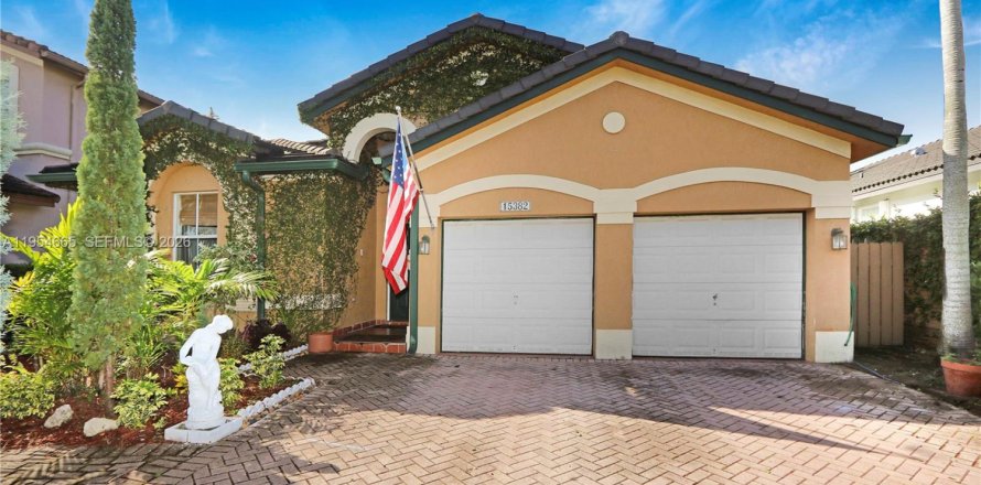 Villa ou maison à Miami, Floride 4 chambres, 138.05 m2 № 2011013