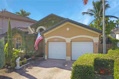 Villa ou maison à vendre à Miami, Floride: 4 chambres, 138.05 m2 № 2011013 - photo 23