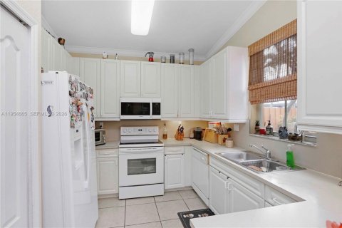 Villa ou maison à vendre à Miami, Floride: 4 chambres, 138.05 m2 № 2011013 - photo 8