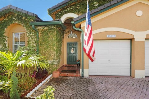 Villa ou maison à vendre à Miami, Floride: 4 chambres, 138.05 m2 № 2011013 - photo 22