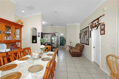Villa ou maison à vendre à Miami, Floride: 4 chambres, 138.05 m2 № 2011013 - photo 6