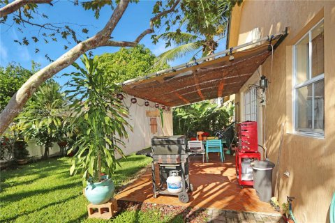 Villa ou maison à vendre à Miami, Floride: 4 chambres, 138.05 m2 № 2011013 - photo 21