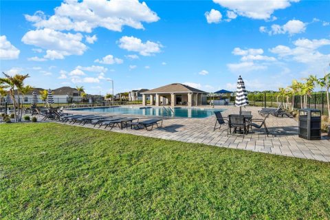 Villa ou maison à louer à Winter Haven, Floride: 4 chambres, 170.75 m2 № 2098257 - photo 14