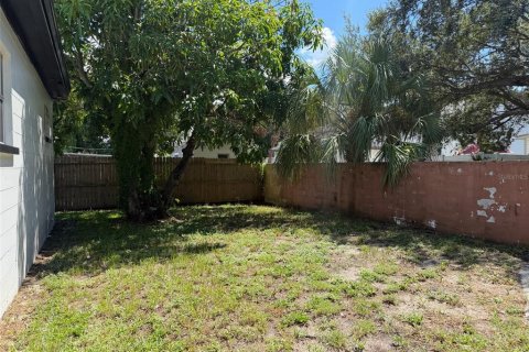 House in Tampa, Florida 4 bedrooms, 120.96 sq.m. № 2377991 - photo 19