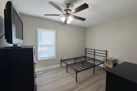 House in Tampa, Florida 4 bedrooms, 120.96 sq.m. № 2377991 - photo 14