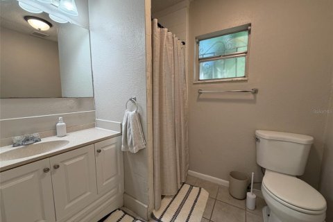 House in Tampa, Florida 4 bedrooms, 120.96 sq.m. № 2377991 - photo 11