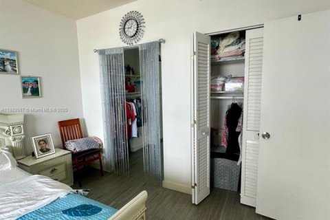 Купить кондоминиум в Халландейл-Бич, Флорида 1 спальня, 81.94м2, № 1932220 - фото 6