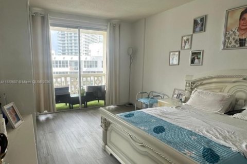 Купить кондоминиум в Халландейл-Бич, Флорида 1 спальня, 81.94м2, № 1932220 - фото 8