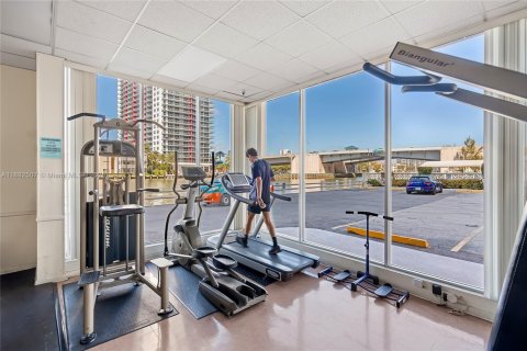Купить кондоминиум в Халландейл-Бич, Флорида 1 спальня, 81.94м2, № 1932220 - фото 14