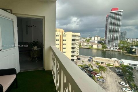 Купить кондоминиум в Халландейл-Бич, Флорида 1 спальня, 81.94м2, № 1932220 - фото 10