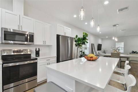 House in Tarpon Springs, Florida 3 bedrooms, 160.16 sq.m. № 1532010 - photo 19