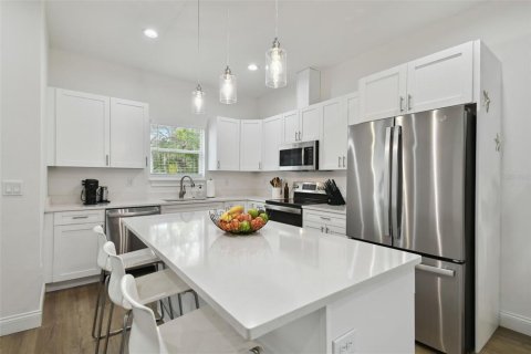 House in Tarpon Springs, Florida 3 bedrooms, 160.16 sq.m. № 1532010 - photo 13