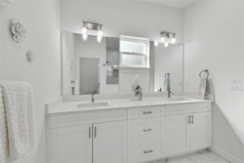 House in Tarpon Springs, Florida 3 bedrooms, 160.16 sq.m. № 1532010 - photo 24