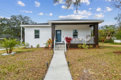 House in Tarpon Springs, Florida 3 bedrooms, 160.16 sq.m. № 1532010 - photo 1