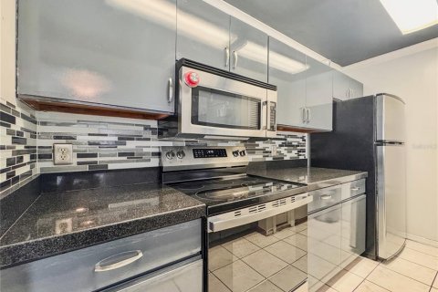 Townhouse in Altamonte Springs, Florida 3 bedrooms, 116.69 sq.m. № 1915155 - photo 12