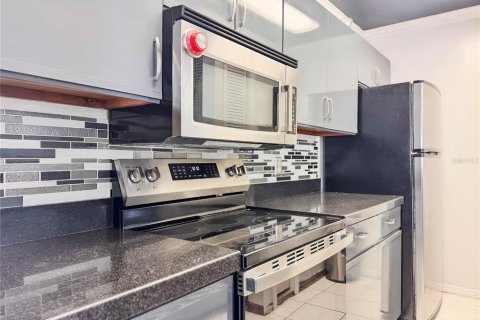 Townhouse in Altamonte Springs, Florida 3 bedrooms, 116.69 sq.m. № 1915155 - photo 13