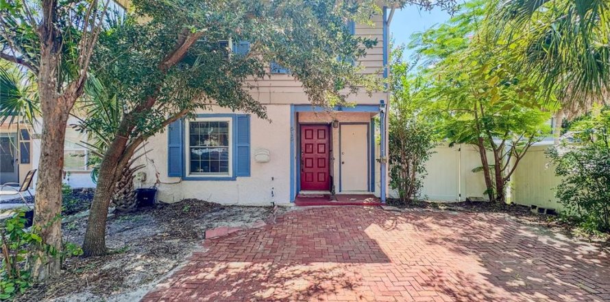 Townhouse in Altamonte Springs, Florida 3 bedrooms, 116.69 sq.m. № 1915155