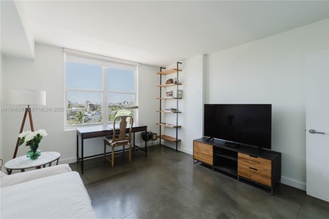 Condo in Miami Beach, Florida, 2 bedrooms  № 2002754 - photo 10