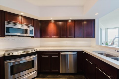 Condo in Miami Beach, Florida, 2 bedrooms  № 2002754 - photo 5