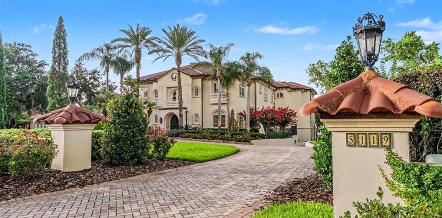 House in Lakeland, Florida 6 bedrooms, 774.8 sq.m. № 2203054