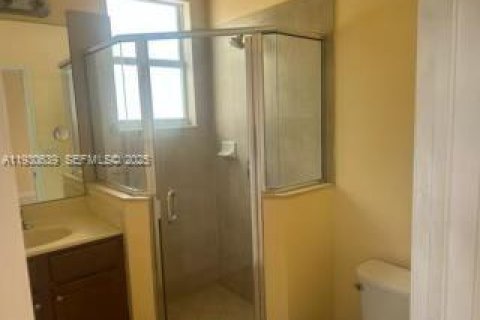 Снять в аренду коммерческую недвижимость в Майами, Флорида 1 спальня, 214.79м2, № 1989424 - фото 2