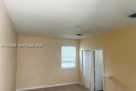 Снять в аренду коммерческую недвижимость в Майами, Флорида 1 спальня, 214.79м2, № 1989424 - фото 3