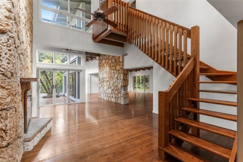 House in Pinecrest, Florida 6 bedrooms, 409.23 sq.m. № 1930747 - photo 3