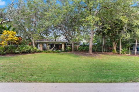 House in Pinecrest, Florida 6 bedrooms, 409.23 sq.m. № 1930747 - photo 6
