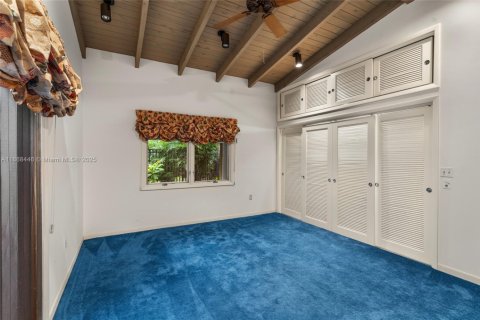 House in Pinecrest, Florida 6 bedrooms, 409.23 sq.m. № 1930747 - photo 27