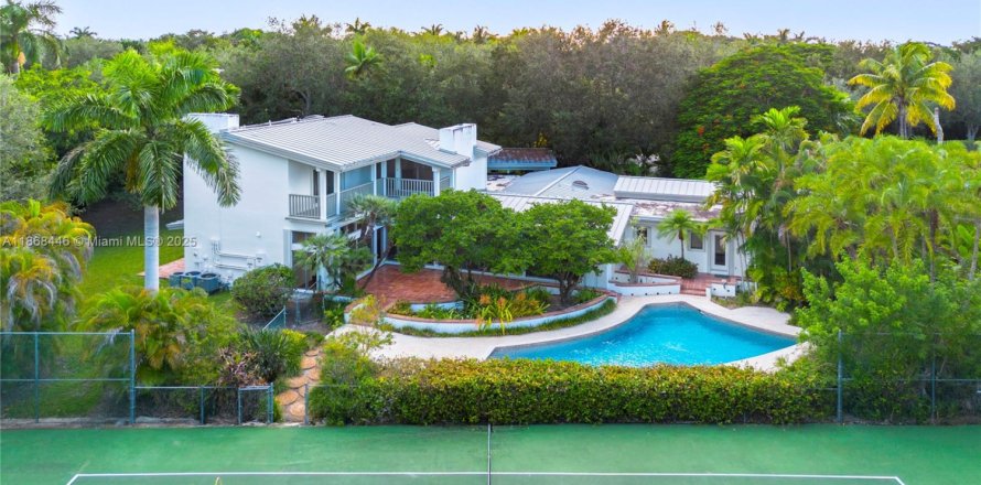 House in Pinecrest, Florida 6 bedrooms, 409.23 sq.m. № 1930747