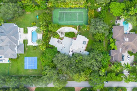 House in Pinecrest, Florida 6 bedrooms, 409.23 sq.m. № 1930747 - photo 2
