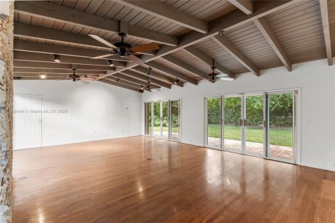 House in Pinecrest, Florida 6 bedrooms, 409.23 sq.m. № 1930747 - photo 11
