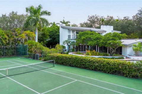 House in Pinecrest, Florida 6 bedrooms, 409.23 sq.m. № 1930747 - photo 9