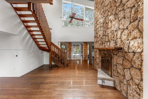 House in Pinecrest, Florida 6 bedrooms, 409.23 sq.m. № 1930747 - photo 10