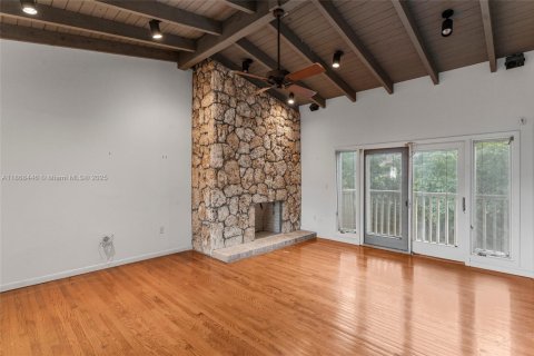House in Pinecrest, Florida 6 bedrooms, 409.23 sq.m. № 1930747 - photo 17