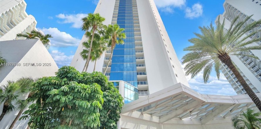 Кондоминиум с 2 спальнями в Санни-Айлс-Бич, Флорида № 2046093